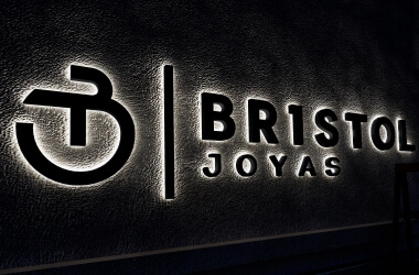 /trabajos/2026/01/27/bristol-joyas-letras-luminosas-11.jpg