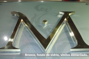 Bronce corporeos, base de vidrio