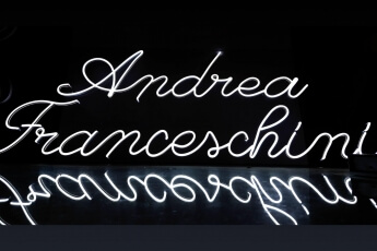 /trabajos/2024/12/01/neon-andrea-franceschini-02.jpg