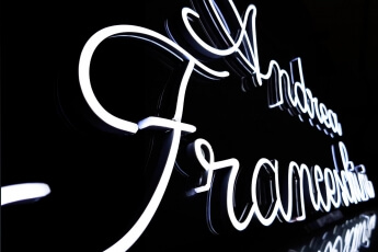 /trabajos/2024/12/01/neon-andrea-franceschini-04.jpg