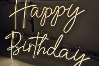 /trabajos/2025/11/21/letrero-neon-happy-birthday-01.jpg
