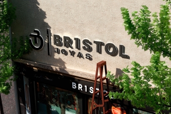 /trabajos/2026/01/27/bristol-joyas-letras-luminosas-09.jpg