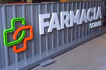 /trabajos/2026/03/22/letreros-para-farmacias-09.jpg