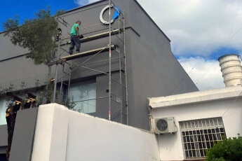 /trabajos/2026/05/17/letras-de-acero-luminosas-oftalmo-03.jpg