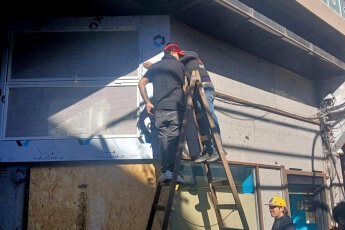 /trabajos/2026/05/31/letras-de-acero-corporeas-luminosas-credcor-04.jpg