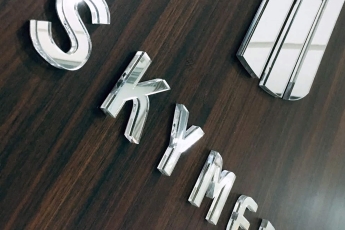 /trabajos/2026/08/18/letras-corporeas-alucobond-skymedica-10-luminosas.jpg