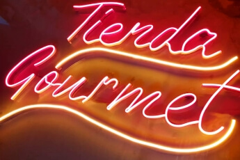 Tienda Gourmet, Neon.
